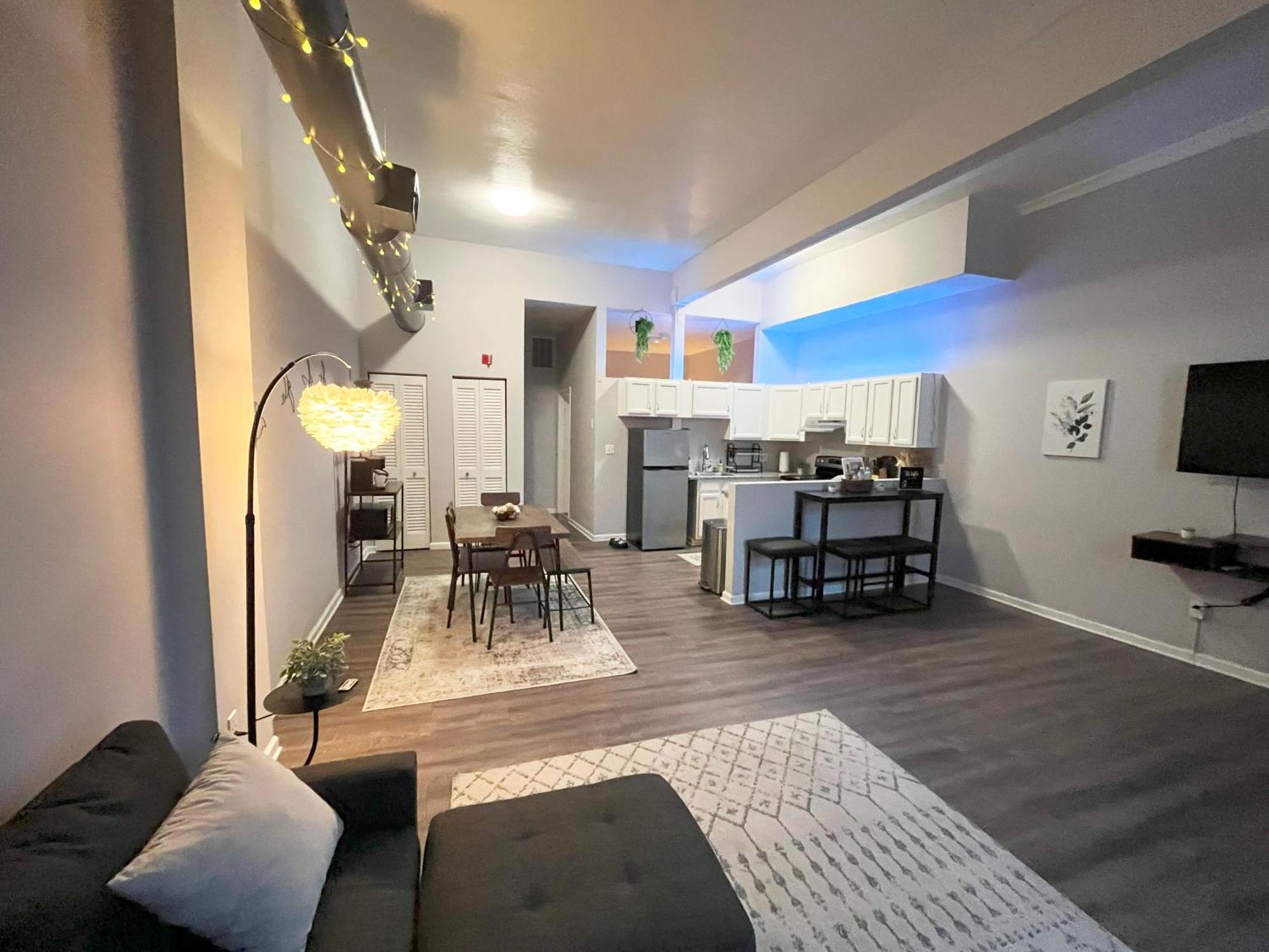 דירות Downtown Cleveland -Modern First Floor Unit מראה חיצוני תמונה